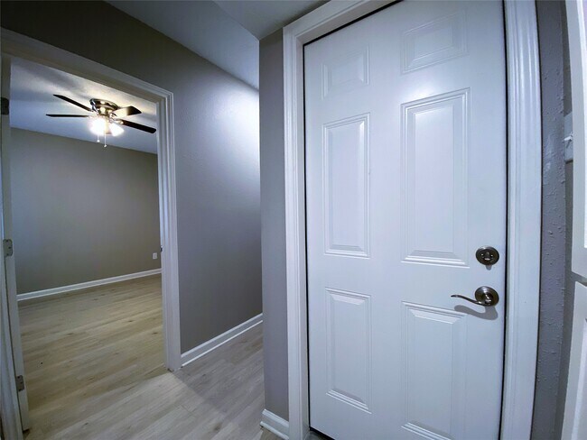 Foto del edificio - 1702 Studewood St
