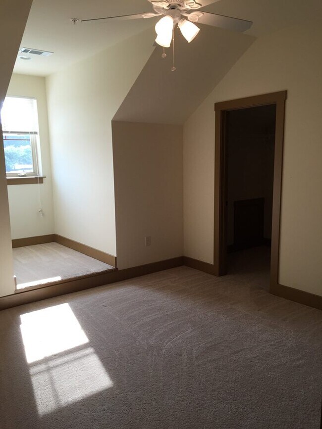 Building Photo - 100 Liberty Dr