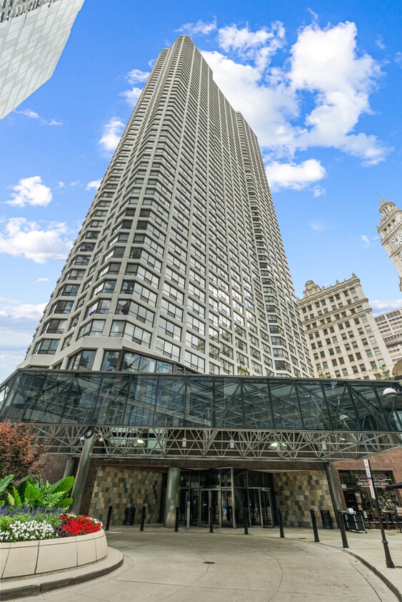 Primary Photo - 405 N Wabash Ave