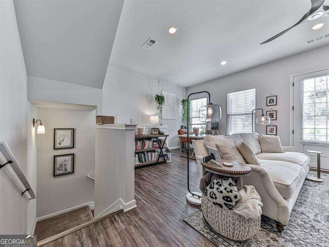 Foto del edificio - 499 Bishop Ln