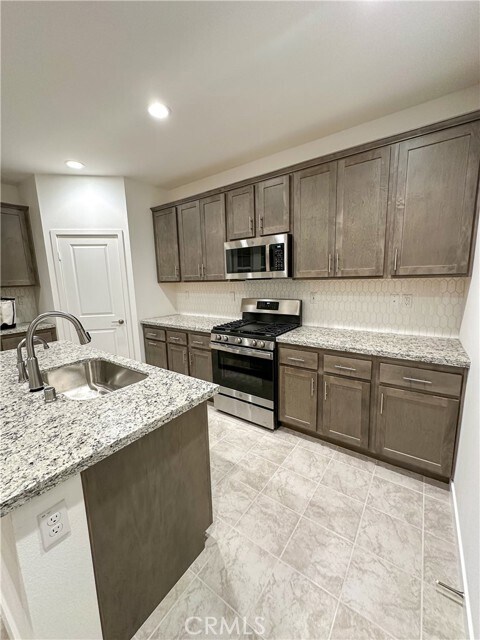 Building Photo - 3881 E Cranbrook Paseo