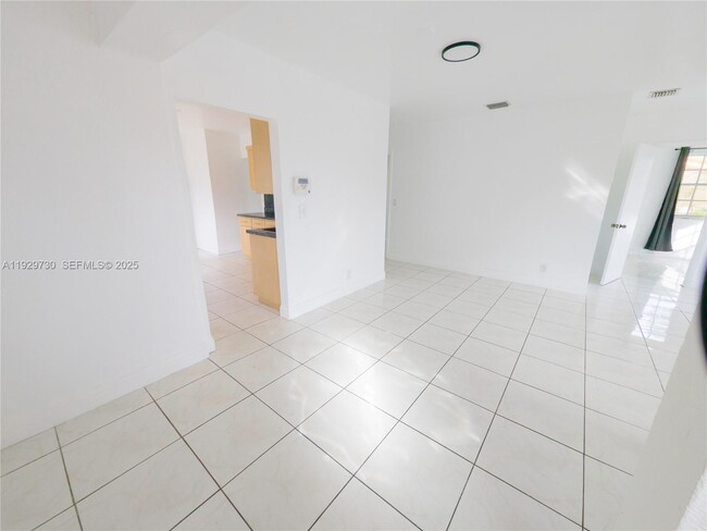 Building Photo - 3623 SW 5th Terrace