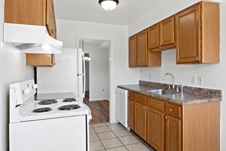 Building Photo - Whispering Pines