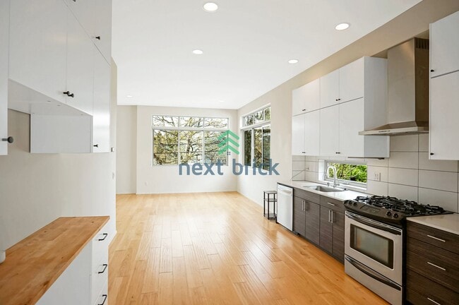 Photo - 2 BED & 1.5 BATH URBAN ELEGANCE AND ROOFTO... Townhome