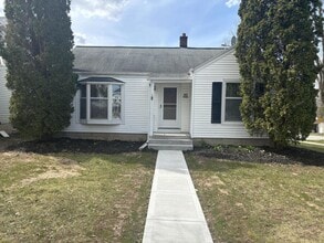 Building Photo - W63N399 Hillcrest Ave