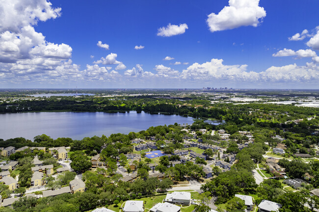 4401 Scenic Lake Dr Orlando, FL 32808 - Village Townhomes