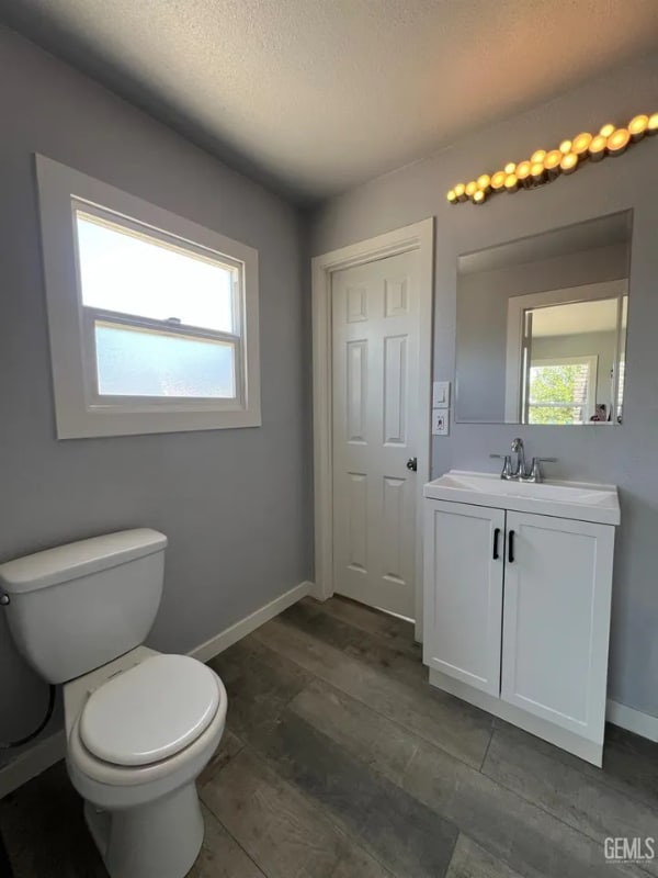 Building Photo - 515 B St