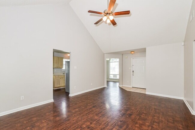 Building Photo - 200 Village Dr