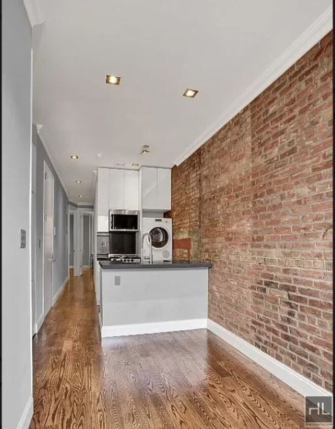 Building Photo - First Avenue Fabulous: 3BR/2BA Luxury Living