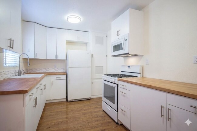Foto del edificio - Historic Kensington - Charming 2bd/2ba with Bonus Room & parking - Ground floor Level
