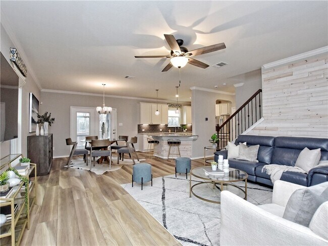 Living Room - 1 - 2103 Split Diamond Way
