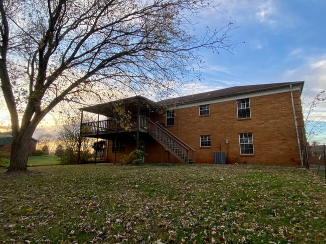 Building Photo - 329 Boyds Creek Hwy