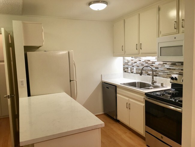 Kitchen - 605 S Prospect Ave