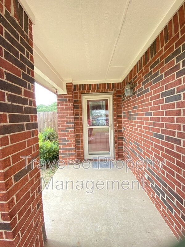 Photo - 8016 Meadow View Tr House