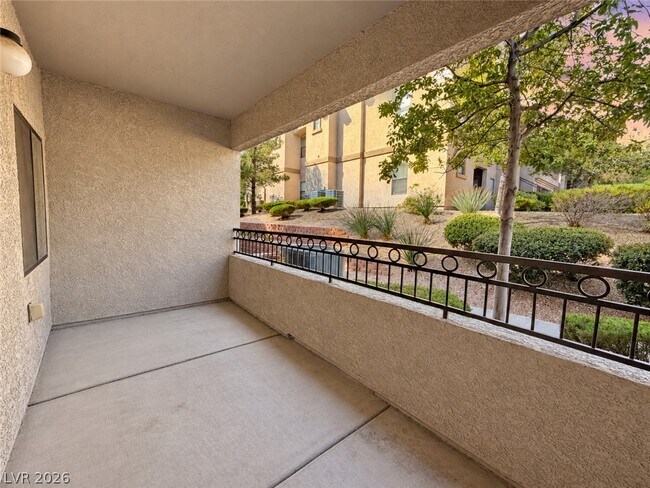 Building Photo - 8250 N Grand Canyon Dr