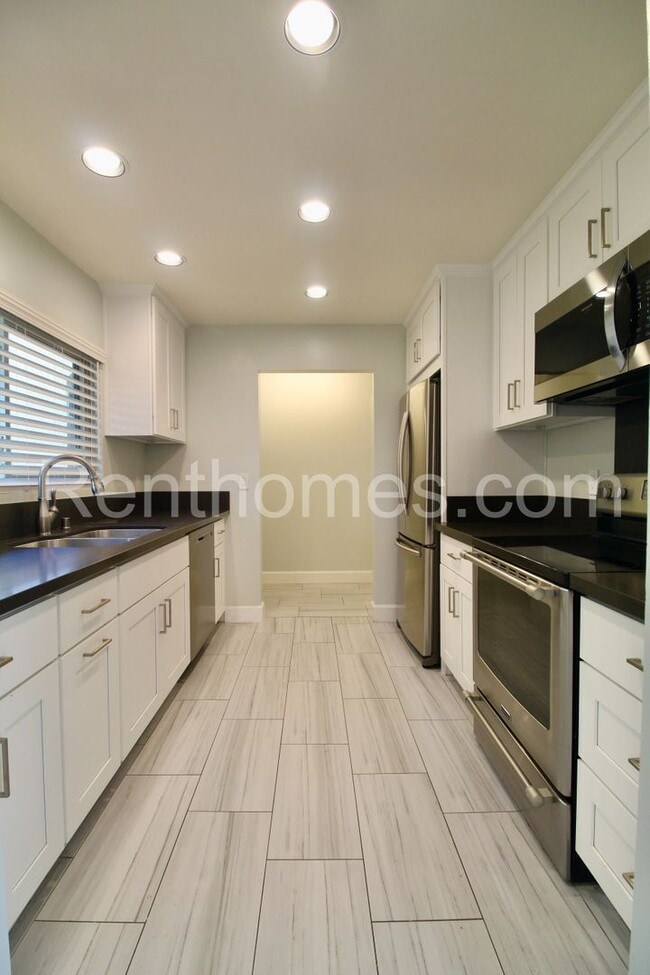 Foto del edificio - 2522 Clairemont Dr