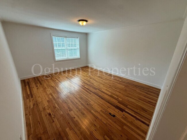 Foto del edificio - 841-841 Reynolda Rd NW