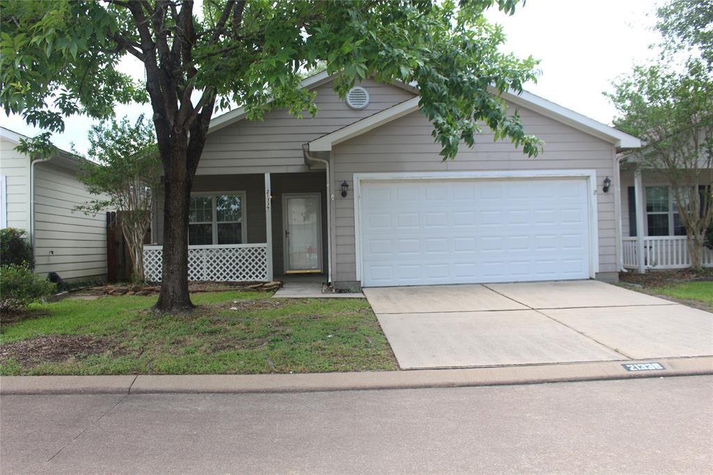 Foto principal - 21339 Sweet Grass Ln