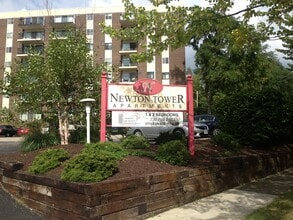 Building Photo - 370 Newton Cir