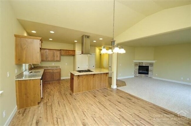 Building Photo - MOVE IN SPECIAL $500 OFF FIRST MONTHS RENT...