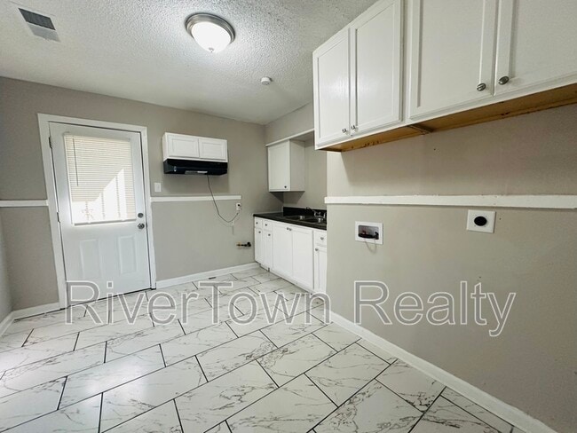 Building Photo - 5286 Airview Rd