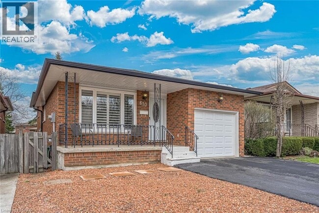 Photo du bâtiment - 610 Stone Church Rd W