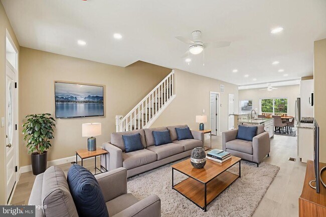 Foto del edificio - 729 Madison St NW