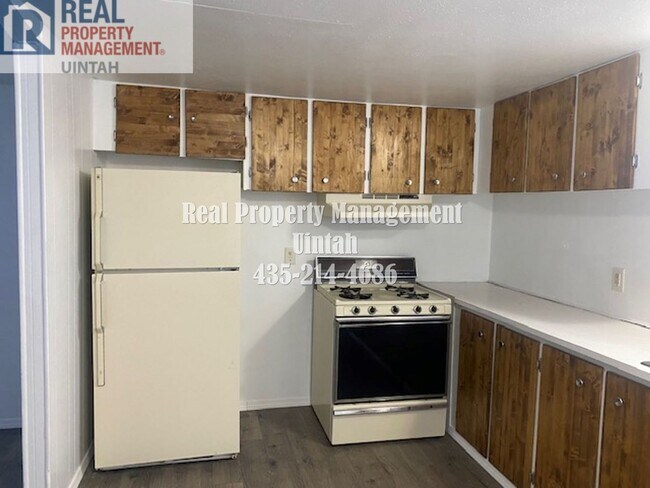 Building Photo - Myton Trailer Home