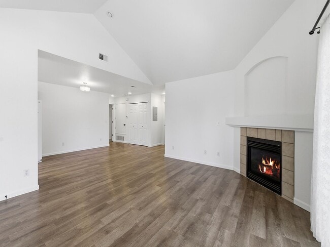 Building Photo - 5225 White Willow Dr
