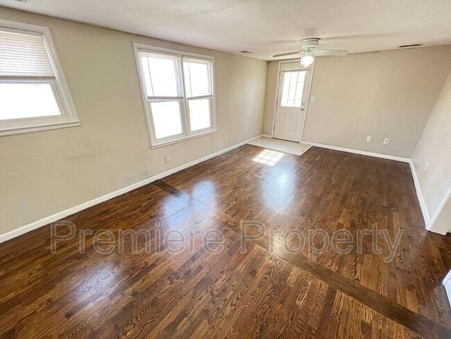 Building Photo - 146 S Leonard St