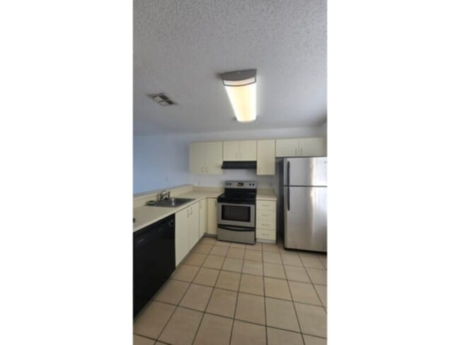 Building Photo - 1 bedroom condo