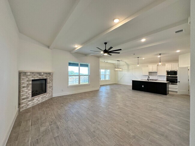 Foto del edificio - Viewable Now By Appointment!