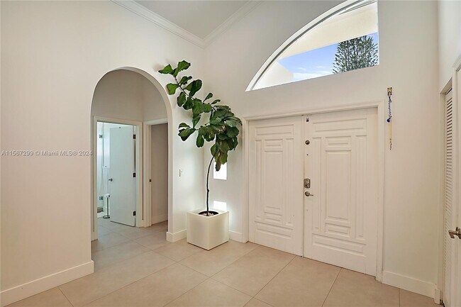 Foto del edificio - 8919 Byron Ave