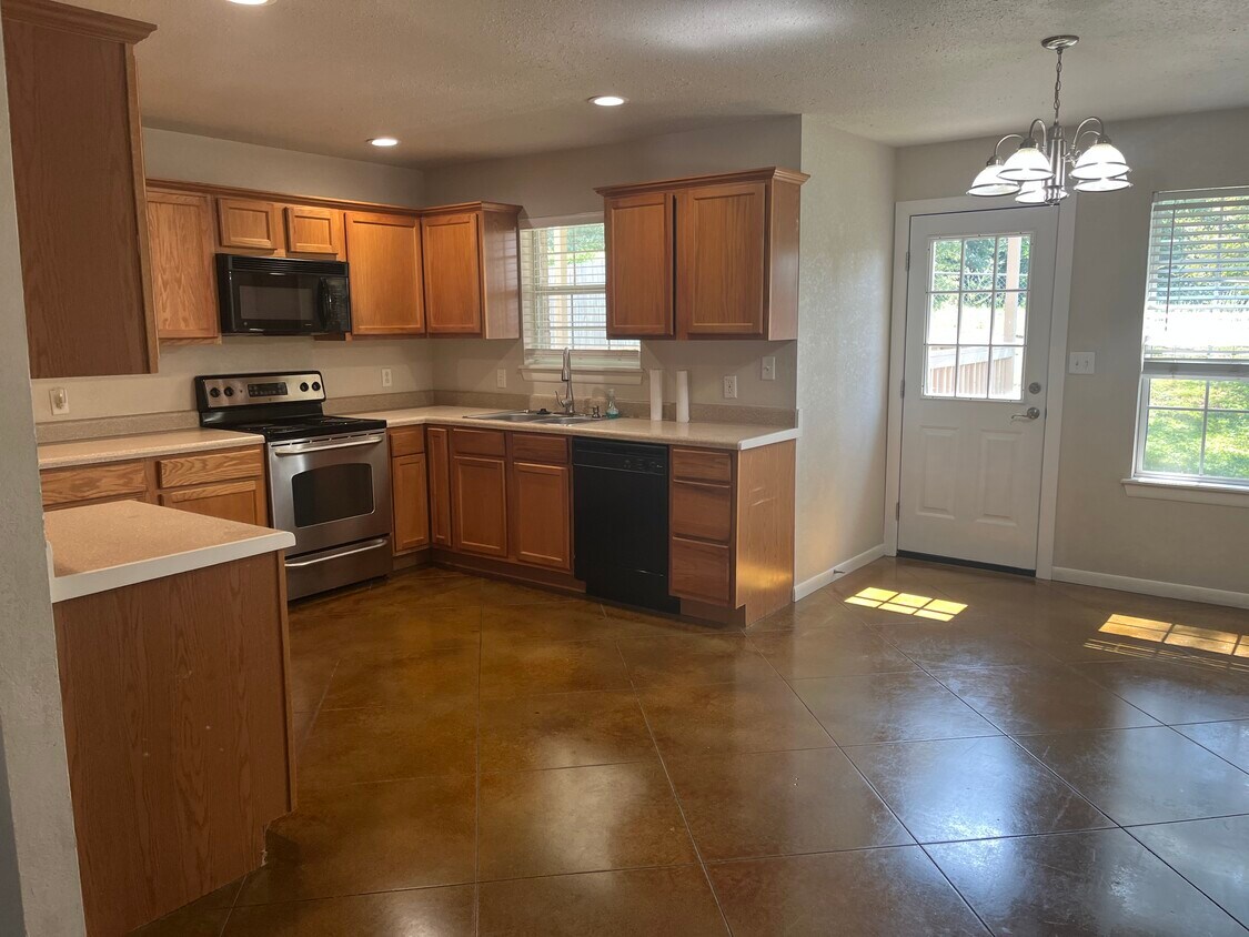 Foto principal - 101 Louise Ln