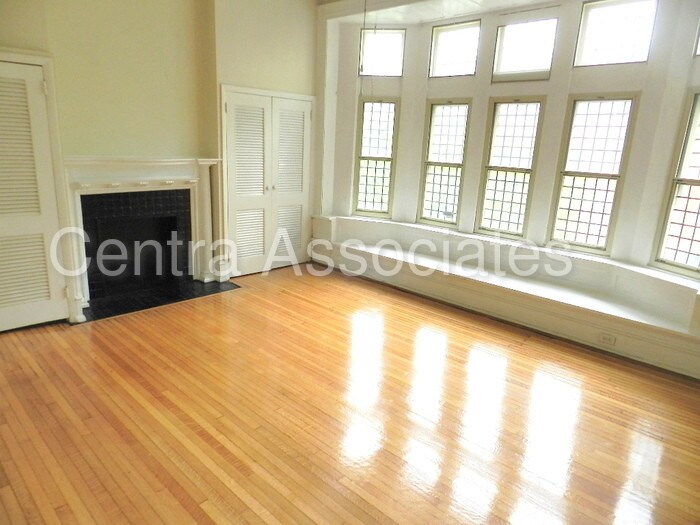 Primary Photo - 2009 Pine St