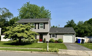 Building Photo - 205 Smokerise Ln