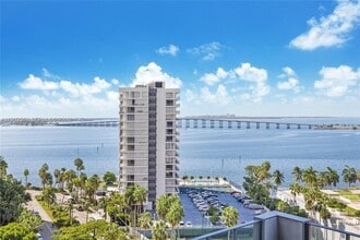 Building Photo - 1451 Brickell Ave