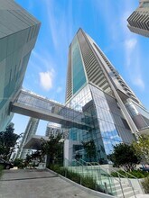 Building Photo - 700 NE 26th Terrace