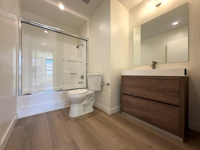Secondary Bathroom - Premiere Towers