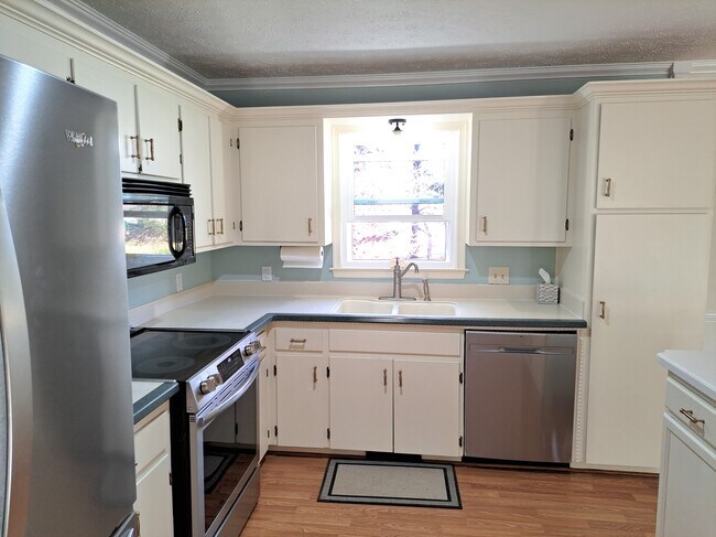 Foto del edificio - 114 Tomahawk Dr