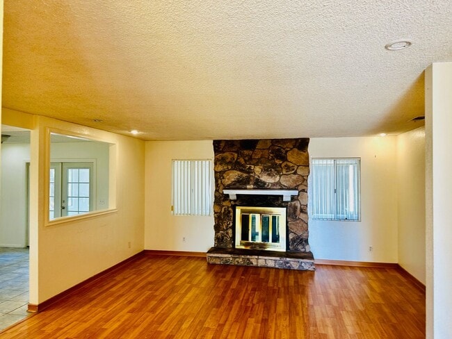 Building Photo - 7578 Paisley Ave
