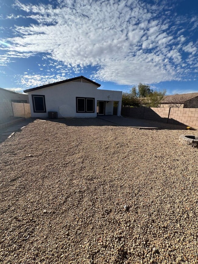 Building Photo - 3 bedroom 2 bath in Sierra Morado