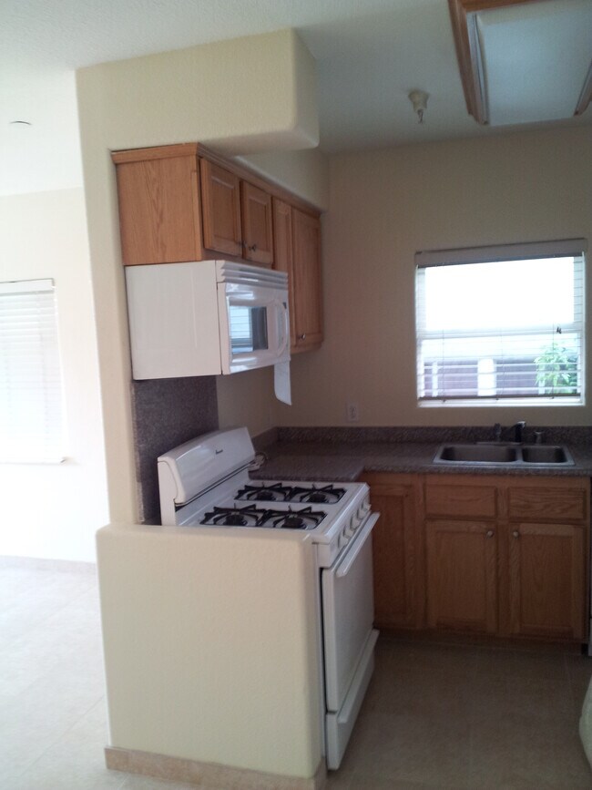 Building Photo - 1922 Crenshaw Blvd