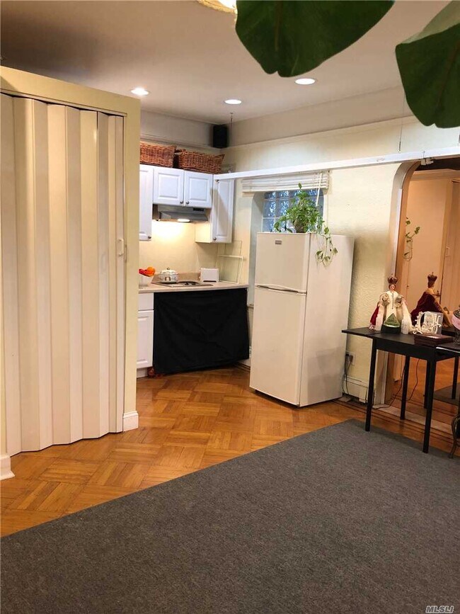 Foto del edificio - 42-40-42162 162nd St