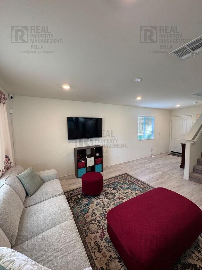 Foto del edificio - Spacious Corner Lot Home in Desirable Winchester Community – 4 Bed + Loft + Large Backyard!