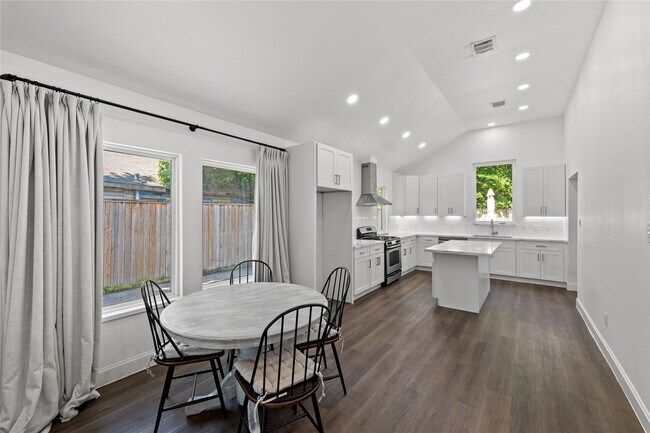 Foto del edificio - 3211 Cochran St