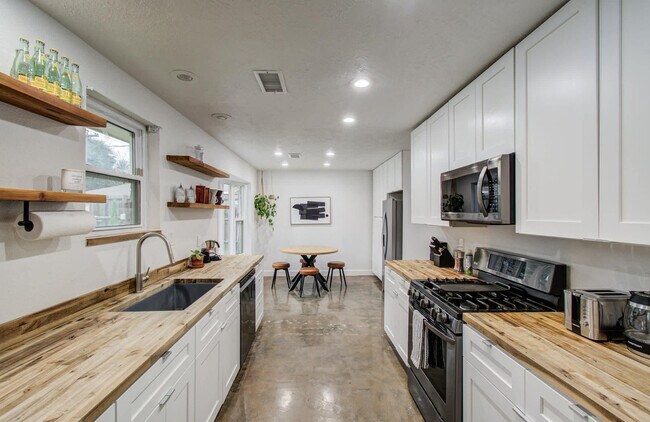 Building Photo - 11714 Hillcroft St