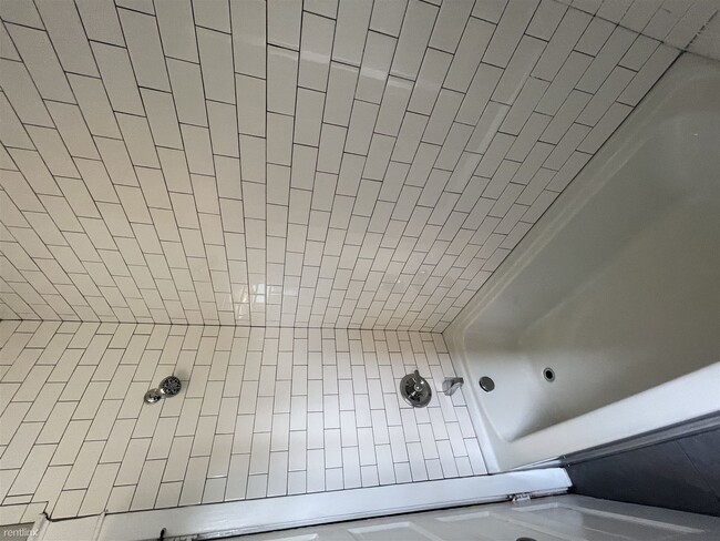 Foto del edificio - 4 br, 2.5 bath Duplex - 1619 E Main St