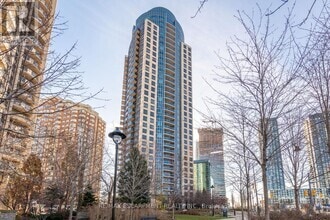 Building Photo - 330-330 Burnhamthorpe Rd W