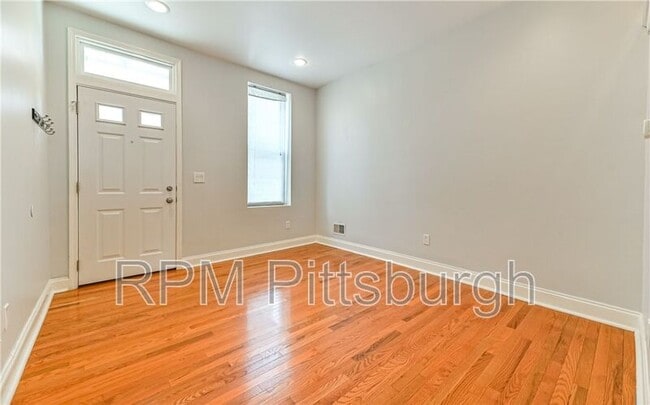 Building Photo - 185 Almond Wy